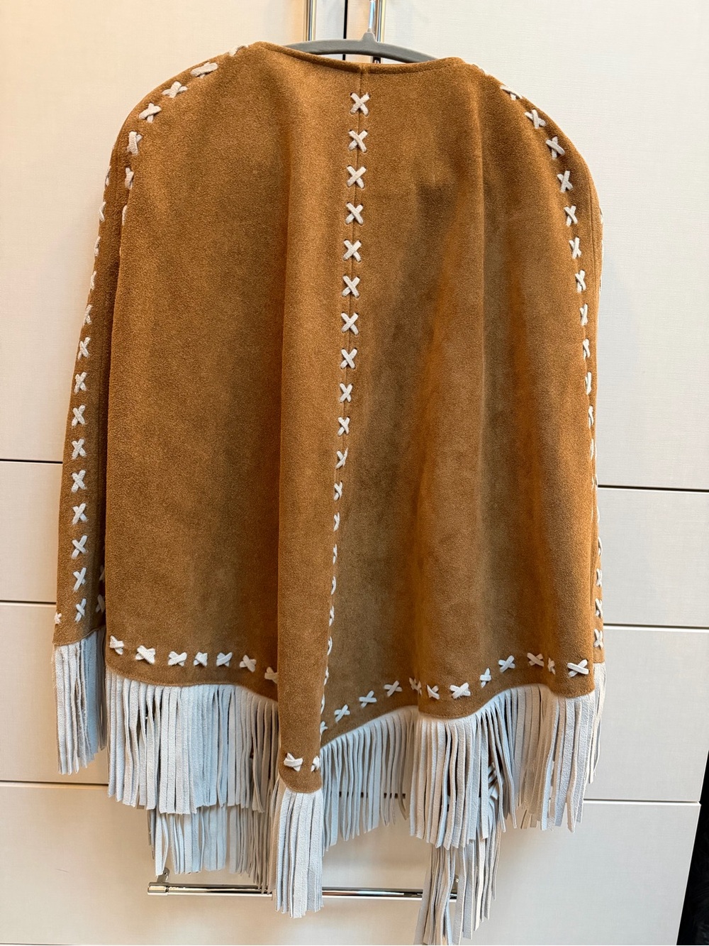 Western-Inspired Suede Fringe Cape Jacket in Tan with White Accents - Picture 2 of 2
